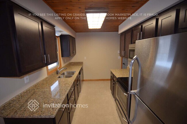 Foto del edificio - 707 Keniston St N