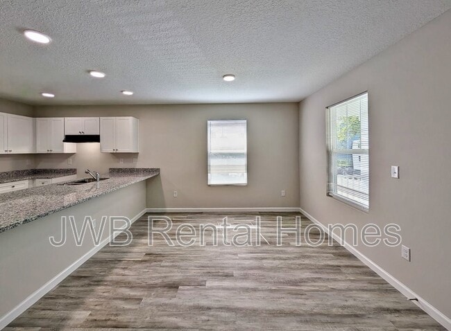 Building Photo - 2127 Lewis St