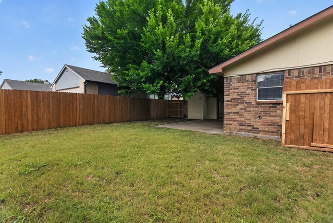 Building Photo - 3104 Canterbury Ln