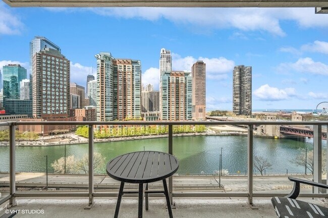 Building Photo - 420 E Waterside Dr