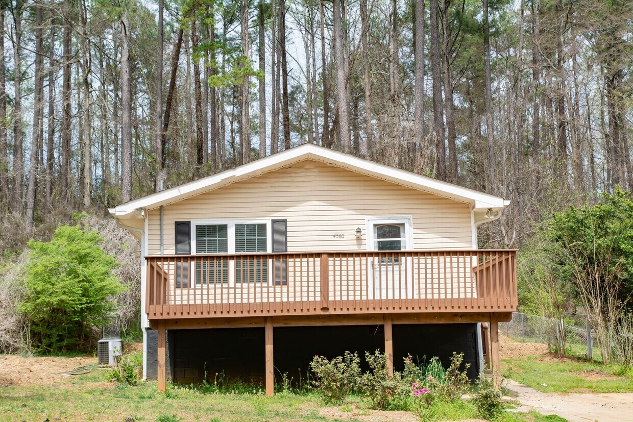 Primary Photo - (Pictures Coming Soon) Hidden Gem 2 Bed, 1...
