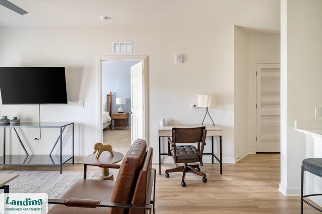 Foto del edificio - 6225 Mobile Hwy