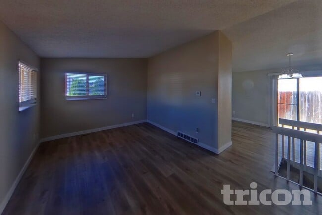 Building Photo - 3127 Moonbeam Cir S