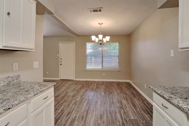 Building Photo - 6915 Renfro Dr