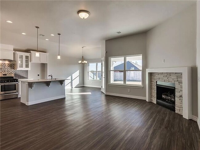 Foto del edificio - Gorgeous 3 Bed 2 Bath Home in Heart Of Yukon!