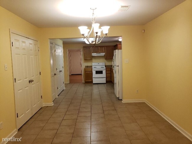 Building Photo - 3 br, 2 bath House - 515 S Maple St