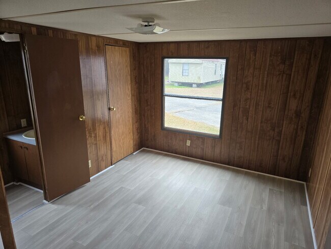 Building Photo - 472 Ruben Wells Rd