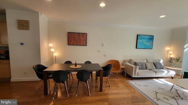 Building Photo - 9449 Canonbury Square