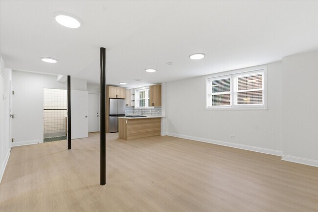 Foto del edificio - 5915 N Milwaukee Ave