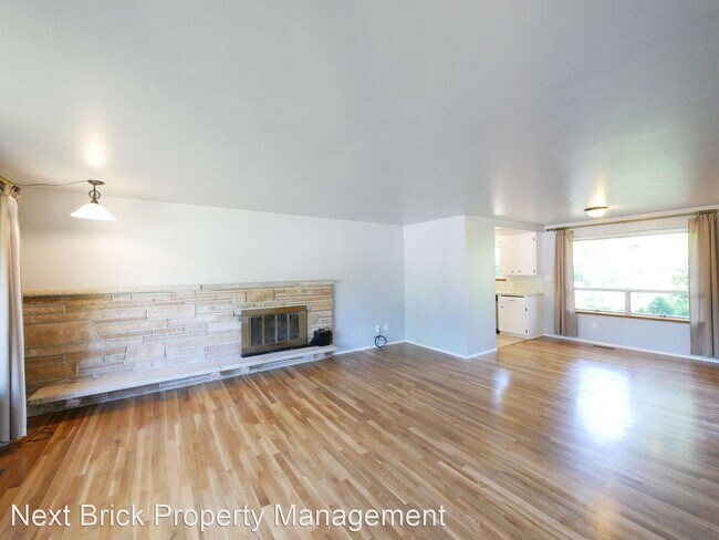 Building Photo - 5 br, 2.5 bath House - 11039 Se 9th St