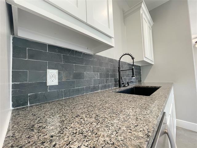 Building Photo - 1213 Oak Dr