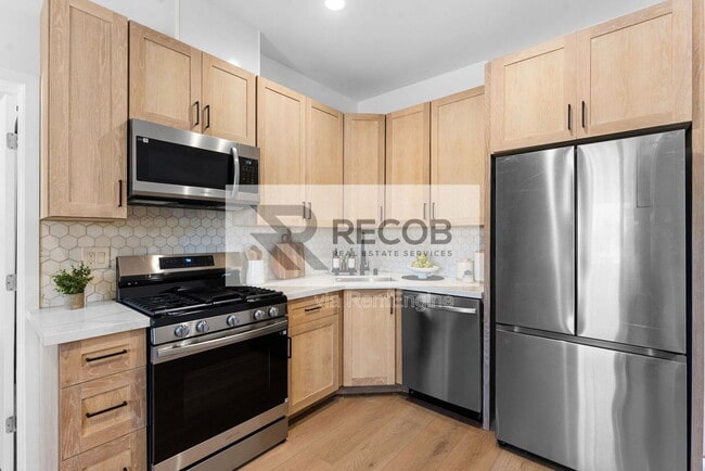 Building Photo - 4286 Samoset Ave