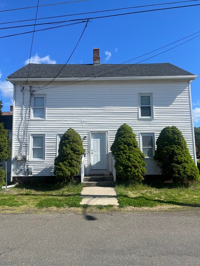 Foto del edificio - 704 Enfield St