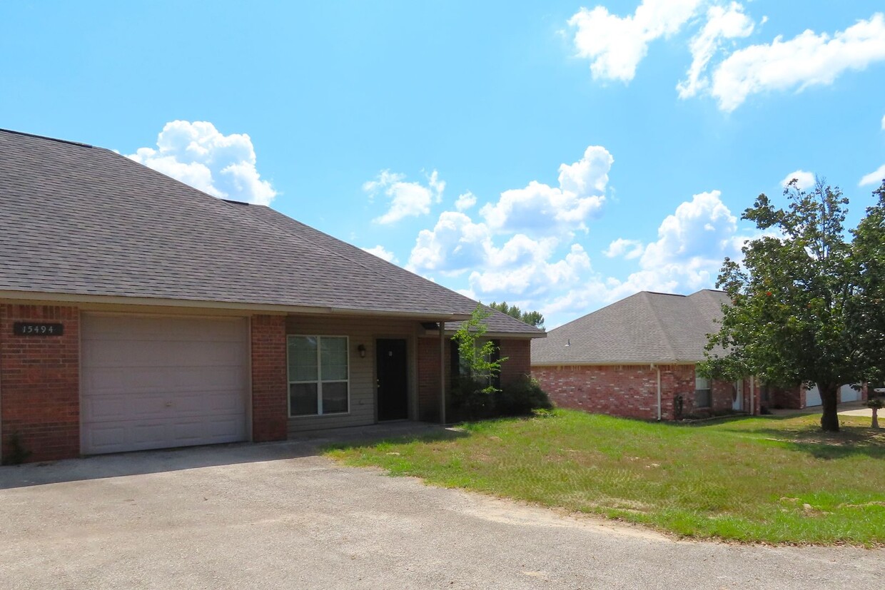 Foto principal - Lindale ISD! Beautiful 3 Bedroom, 2 Bath D...