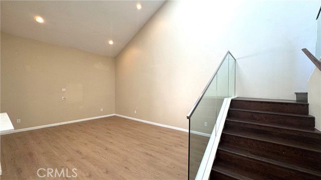 Building Photo - 16 Willow Tree Ln