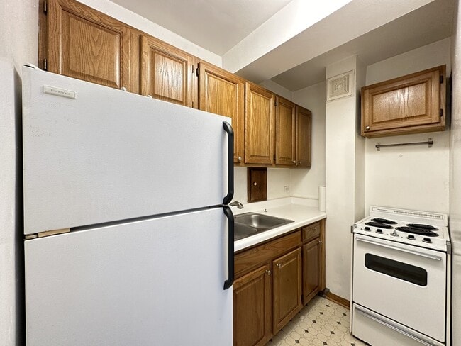 Building Photo - 4180 N Marine Dr