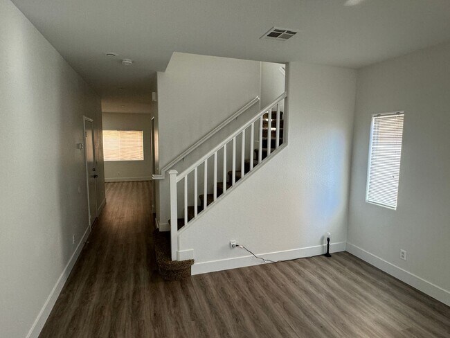 Foto del edificio - 6370 Lonesome Lake St