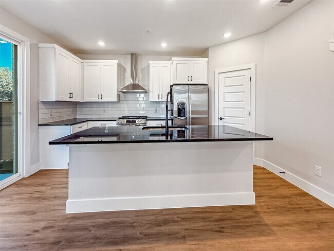 Foto del edificio - 5601 Mobeetie Lp