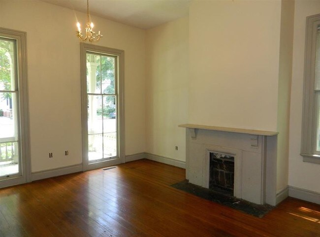 Building Photo - 246 Telfair St
