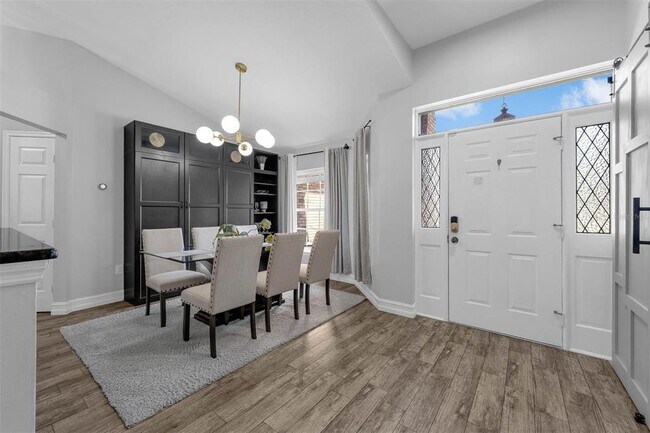 Building Photo - 10421 Mesa Ln