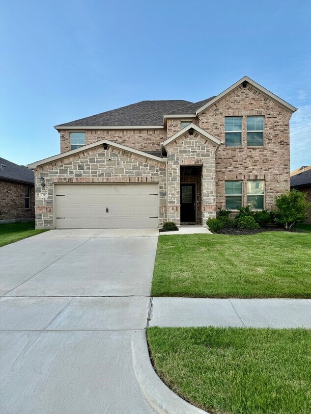 Primary Photo - Spacious 4BR4B with Flex Room & OverSized ...