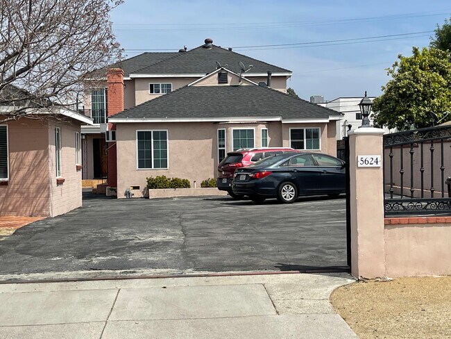 Foto del edificio - 5624 Satsuma Ave