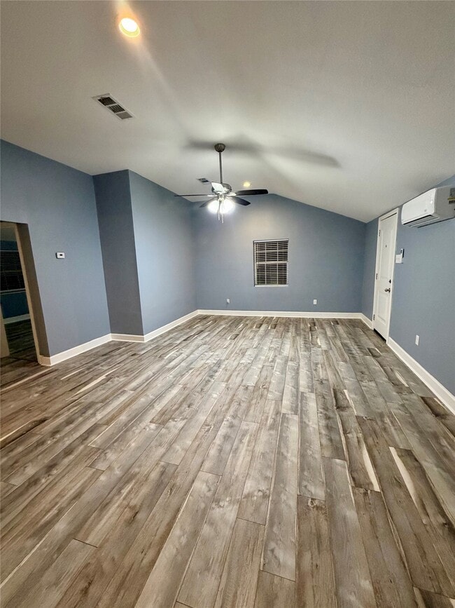 Building Photo - 2322 Central St