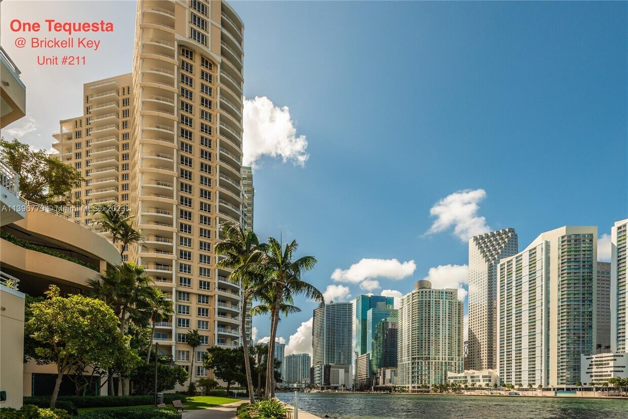 Foto principal - 888 Brickell Key Dr