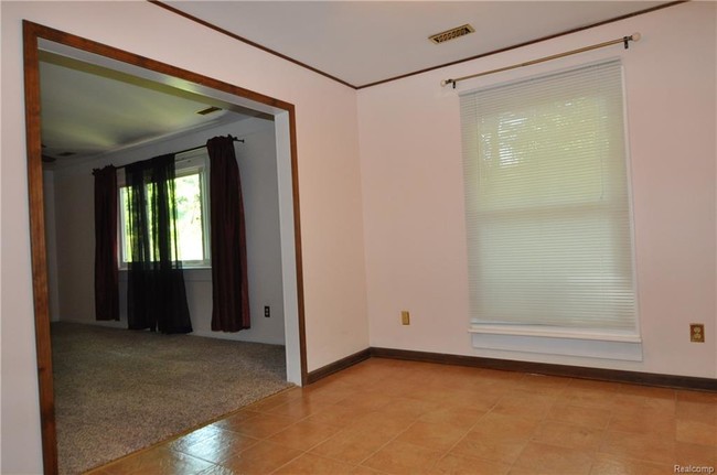 Building Photo - 525 E University Dr