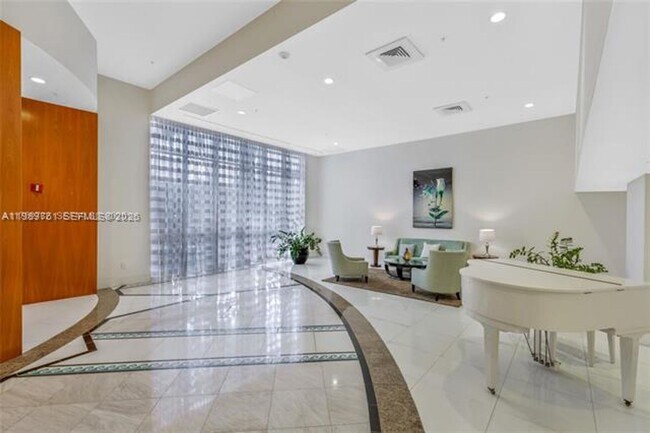 Foto del edificio - 6301 Collins Ave