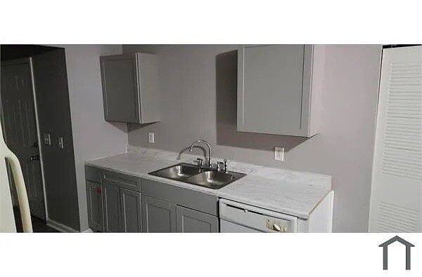 Building Photo - Room in Duplex on Glenwoods Dr