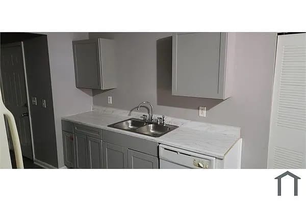 Foto del edificio - Room in Duplex on Glenwoods Dr