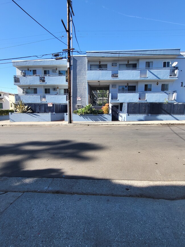 Building Photo - Vista Sunset Apartments
