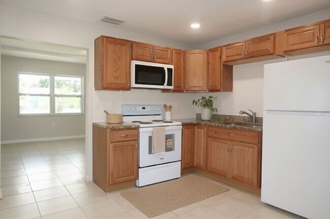 Foto del edificio - 3 Bedroom, 1 Bathroom Home for Rent in St Petersburg!