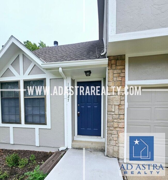 Building Photo - Spacious Duplex in Blue Valley-Available N...