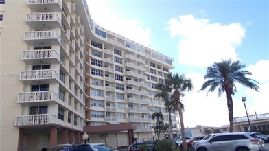 Building Photo - 1817 S Ocean Dr