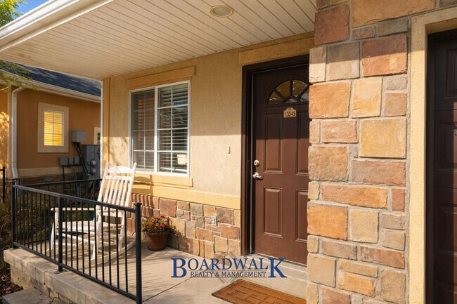 Foto del edificio - Beautiful 3 Bedroom Townhome End Unit in Draper!