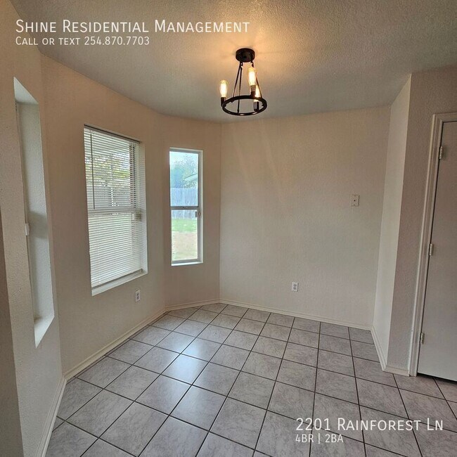 Foto del edificio - 2201 Rainforest Ln