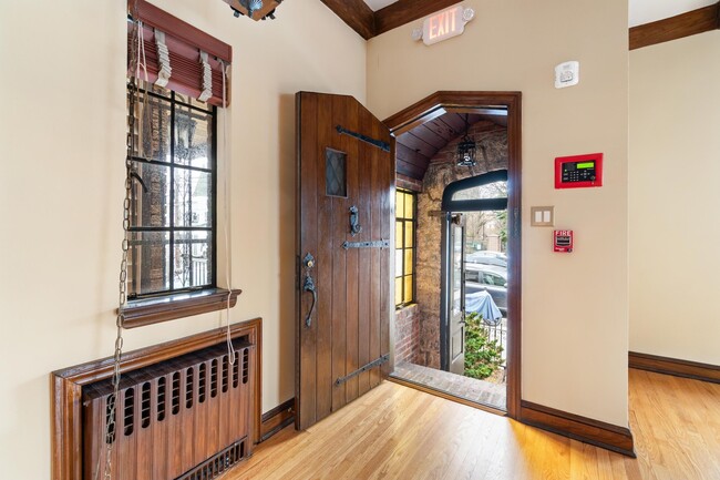 Building Photo - 2314 Palisade Ave