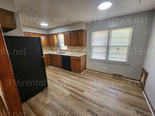 Foto del edificio - $995 - 3 bedroom / 1 bathroom - Single Fam...