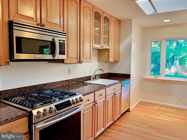 Building Photo - 1103 Carper St