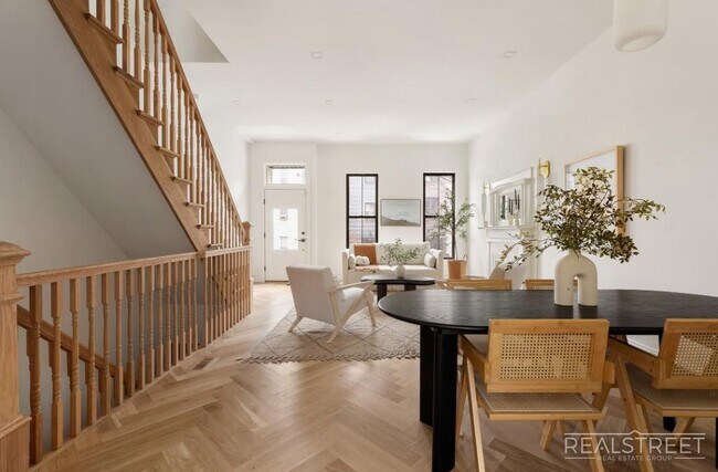 Foto del edificio - Stunning Brand New Townhouse for Rent in Bushwick!