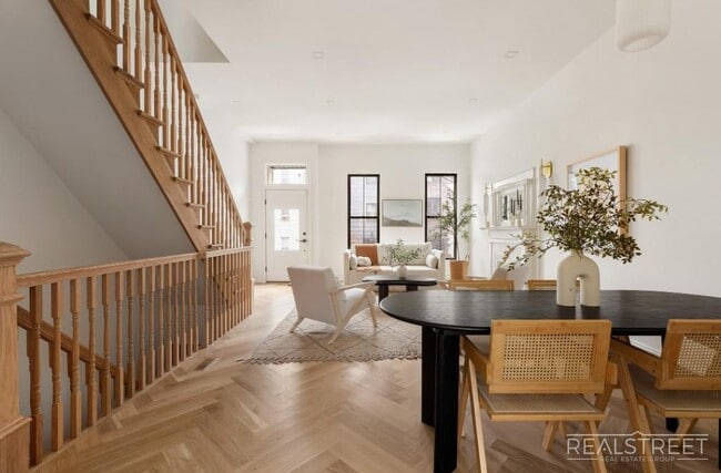 Building Photo - Stunning Brand New Townhouse for Rent in Bushwick!