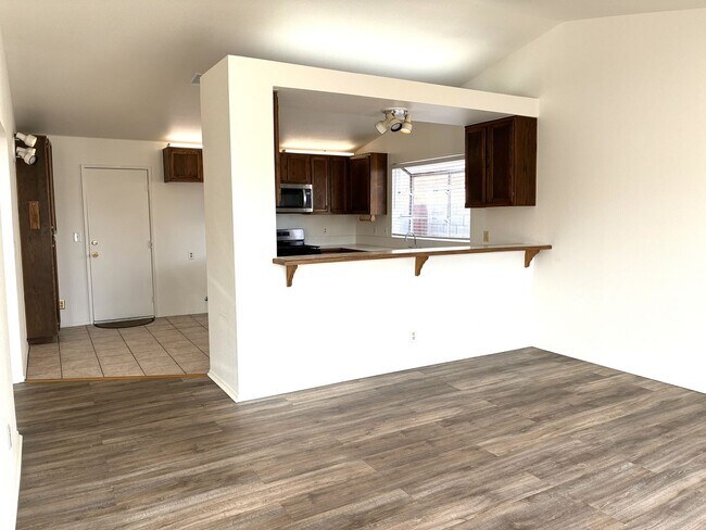 Foto del edificio - GREAT NEIGHBORHOOD IN RIALTO HILLS 4BED+2BATH