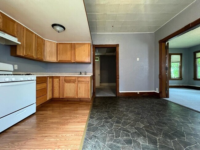 Foto del edificio - 413 E 3rd st