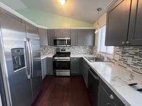 Building Photo - 1413 Amberly Dr SE