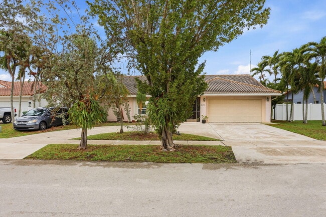 Building Photo - 2171 NW 76th Ave