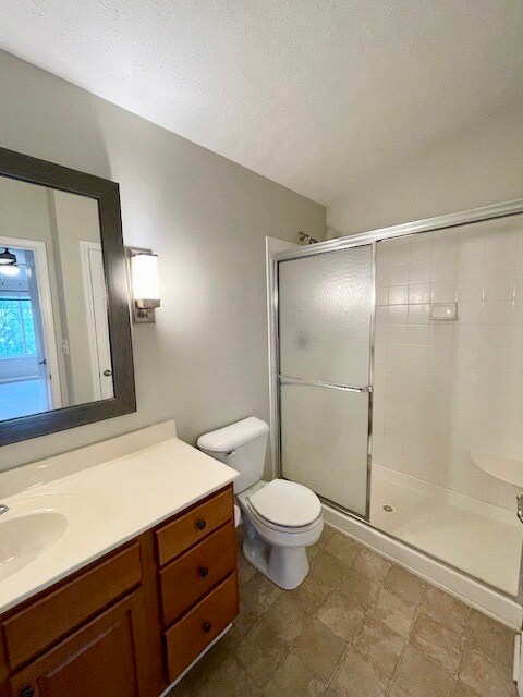 Baño principal - 6401 Cameron Ln
