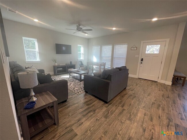 Foto del edificio - 1220 Diamondhead Dr
