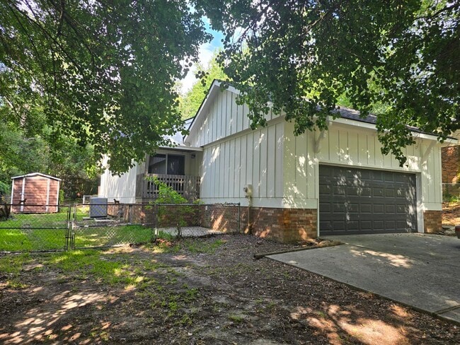 Building Photo - 469 Lawrence Dr